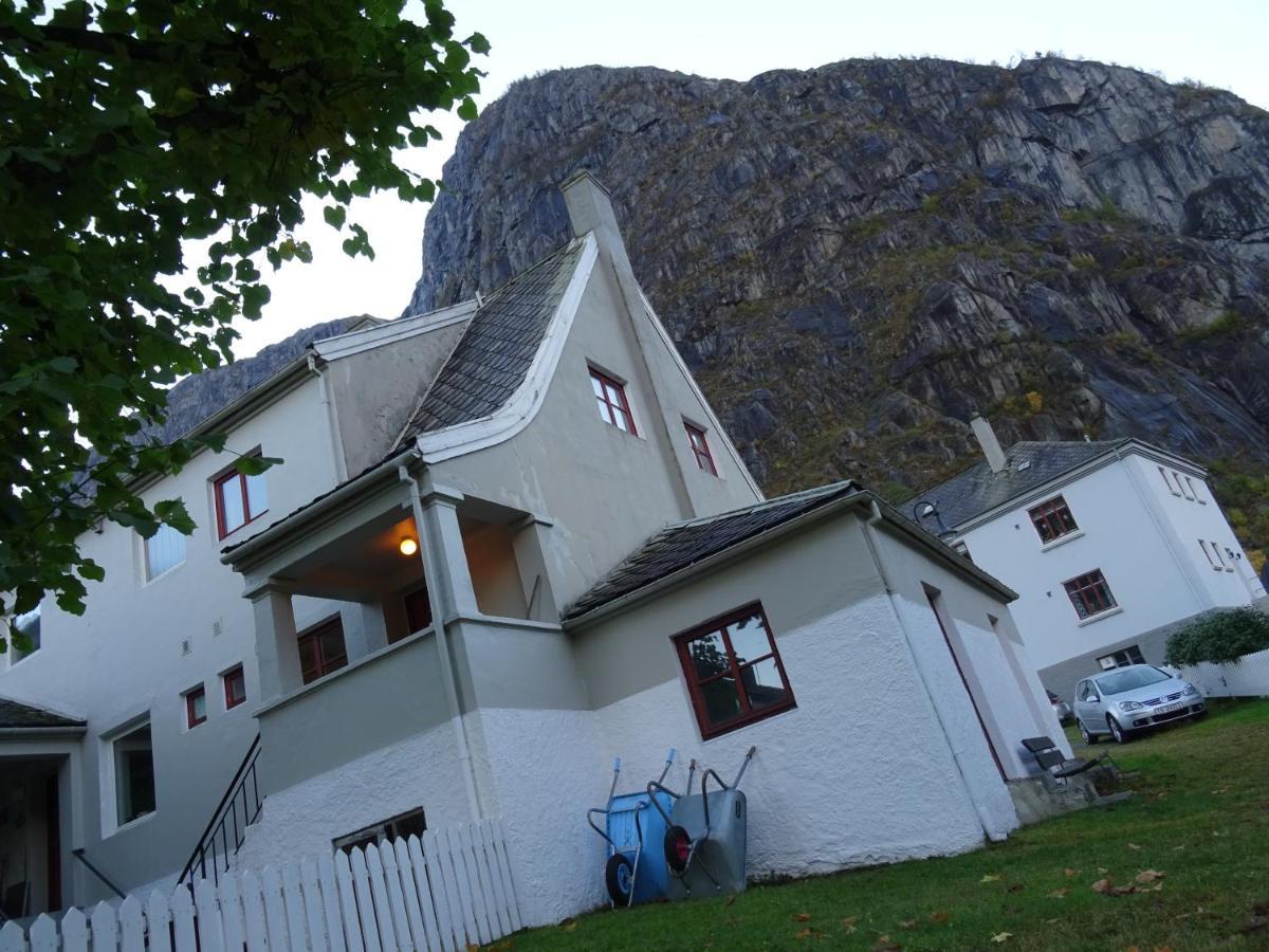 Fjordshelter- Cozy Townhouse Holiday home Tyssedal